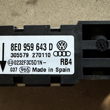 Senzor nárazu airbagu VW Phaeton 8E0959643D