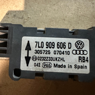 Snímač nárazu VW Phaeton 2011, 7L0909606D