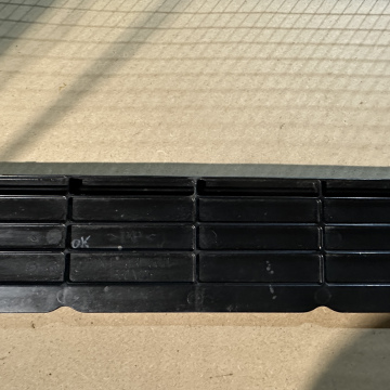 Kryt chladiča Mitsubishi L200, 1360A125