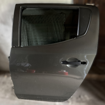 Zadné ľavé dvere Mitsubishi L200 2016-2019